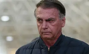 Bolsonaro sai da prisão domiciliar para exames em hospital de Brasília