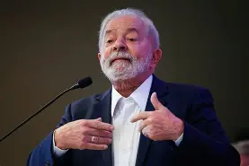 Lula ironiza tornozeleira de Bolsonaro enquanto desvia de críticas sobre sua própria condenação