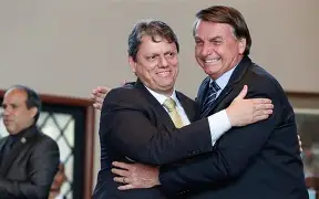 Tarcísio solicita a Moraes permissão para visitar Bolsonaro durante prisão domiciliar