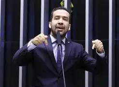 Conselho de Ética vira bingo: novos “sorteados” vão relatar caso Janones