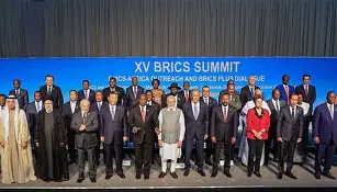 Lula troca foto oficial por retrato dos Brics e acende críticas em meio a atrito com Trump