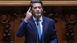 Direita portuguesa declara guerra a Moraes