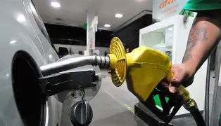 Gasolina com mais etanol e diesel com mais biodiesel: nova mistura promete impacto no bolso e no ar
