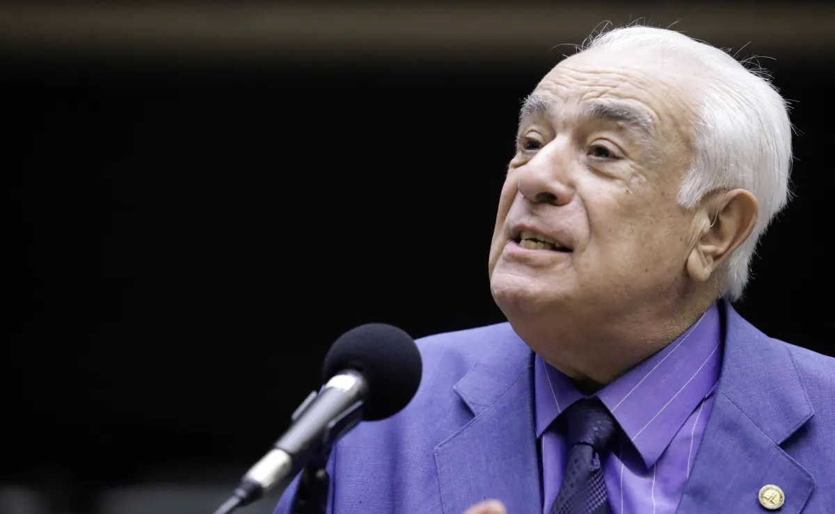 Deputado expulso do PL se encontra com Lula no Alvorada