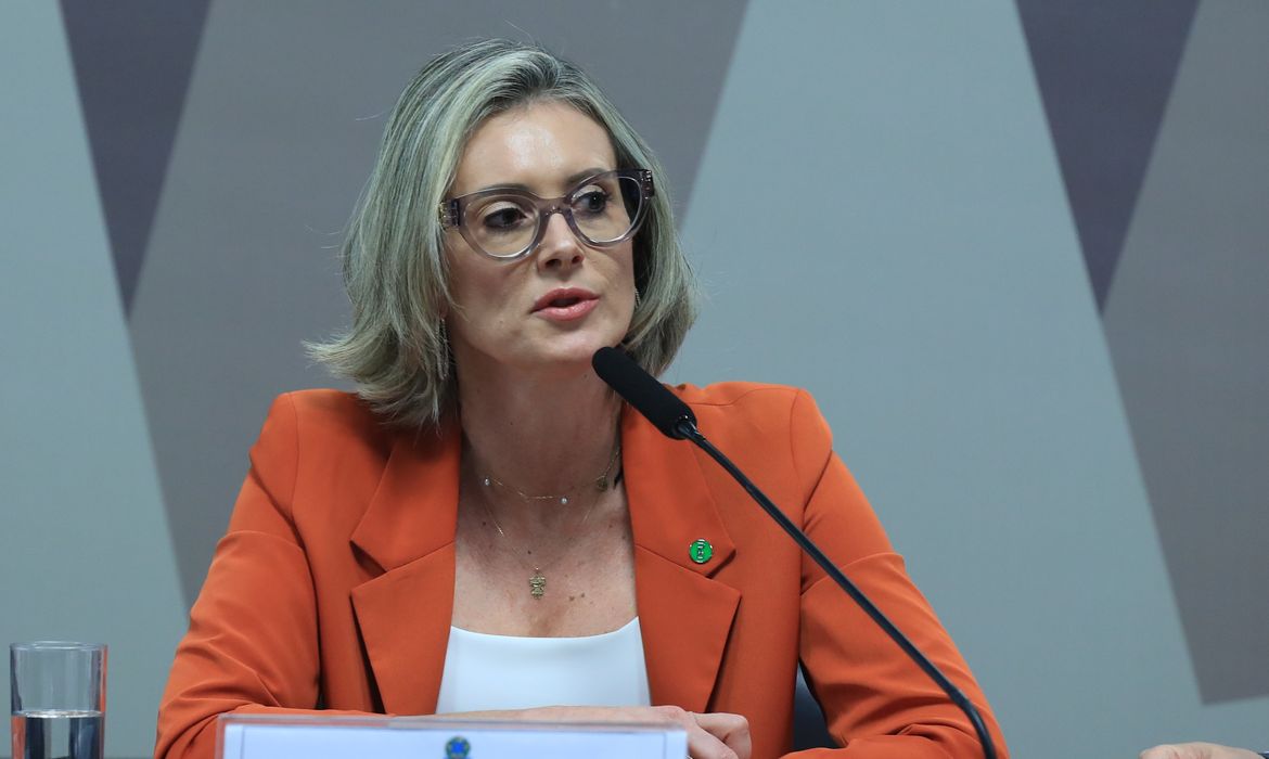 Defensora pública alerta sobre fraudes no INSS e propõe mudanças para proteger aposentados