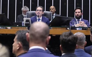 Câmara acelera projeto que cria um “ECA digital” e divide opiniões sobre regulação da internet
