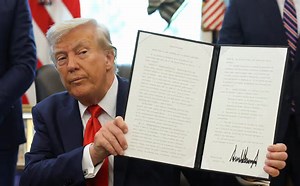 Trump endurece regras: ordem executiva prevê processo para quem profanar a bandeira dos EUA