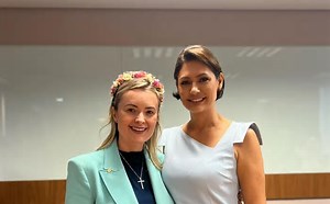 PT que defende aborto agora ataca mãe por amamentar filha no plenário