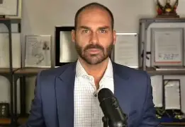 Eduardo Bolsonaro alerta sobre novas sanções dos EUA e possíveis tarifas contra o Brasil