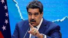 Mulheres e idosos entram em filas para integrar milícias de Maduro