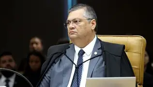 Flávio Dino defende soberania e alerta contra imposições estrangeiras