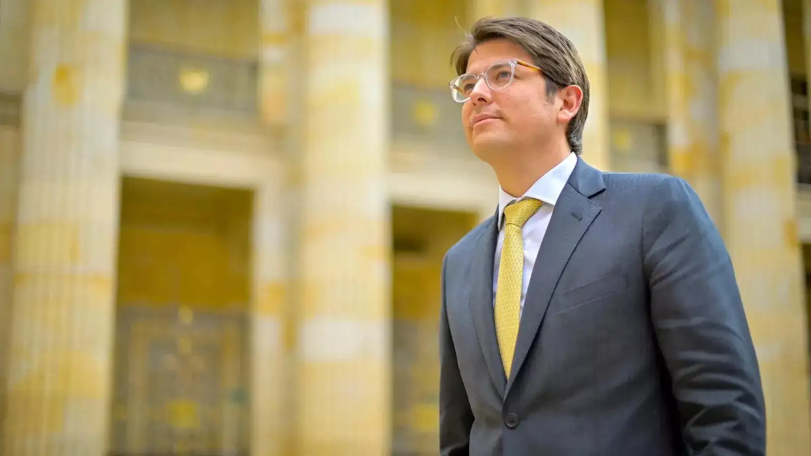 Morre Miguel Uribe, pré-candidato baleado na Colômbia, dois meses após atentado