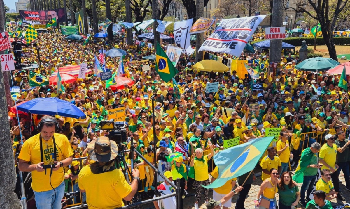 Ato bolsonarista em BH pede anistia e impeachment de Moraes