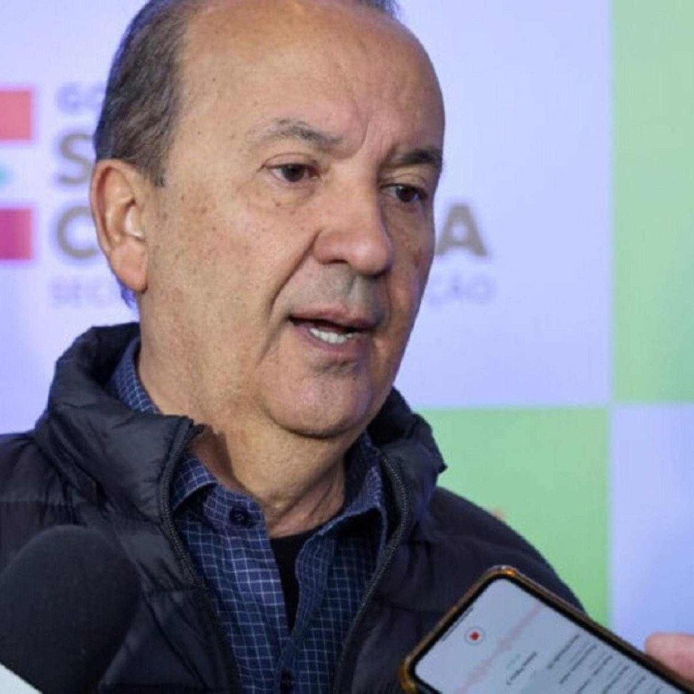 Polícia realiza operação contra suspeitos de ameaças de morte ao governador de SC