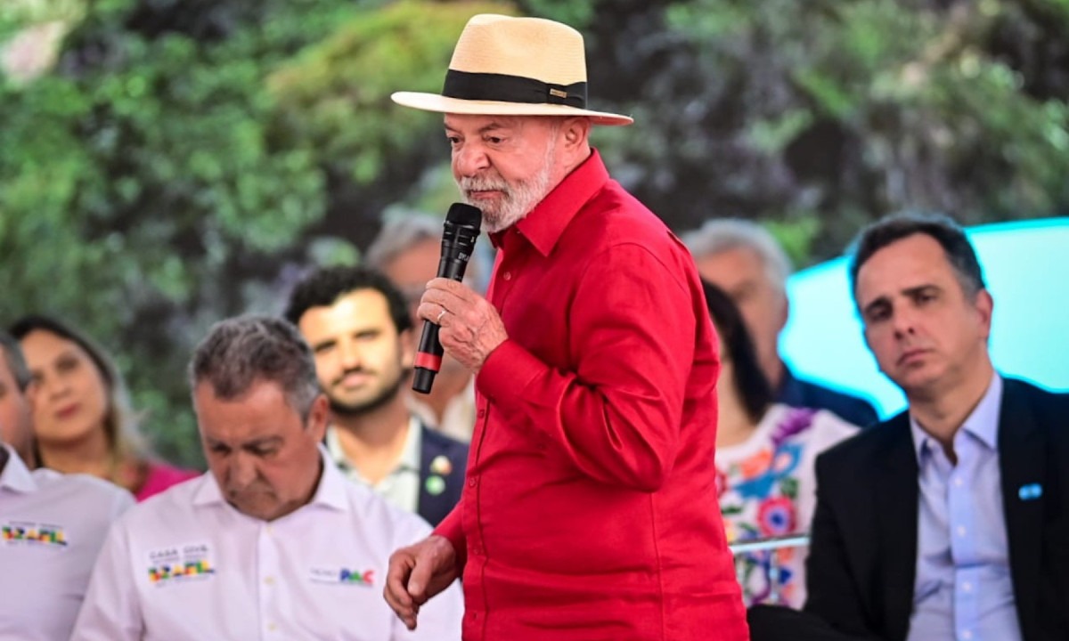 Lula desembarca em BH para lançar programa de gás no Aglomerado da Serra
