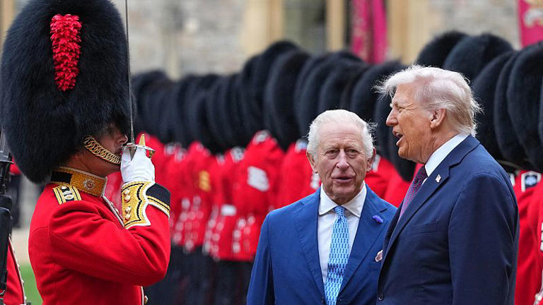 Trump é recebido por rei Charles em cerimônia de grande pompa