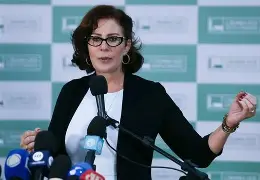 PF conclui que Carla Zambelli não atuou para coagir a Justiça