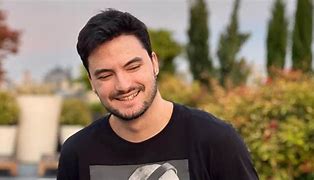 Felipe Neto apaga críticas a Trump e aproveita viagem aos EUA