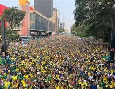 Paulista vira palco de protesto pela anistia e contra Moraes