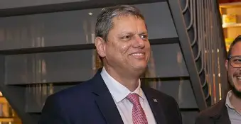 Tarcísio crítica Moraes na Paulista e acende alerta no Centrão