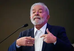 Lula sinaliza que disputará eleição de 2026, desde que a saúde permita
