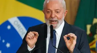 Lula afirma que Bolsonaro se “autocondena” ao pedir anistia antes do julgamento