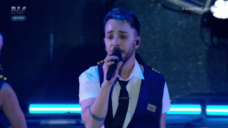 “Anistia é o caralho”: Junior dispara contra projeto em show no The Town