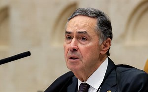 Barroso Responde a Críticas e Defende Julgamento de Bolsonaro