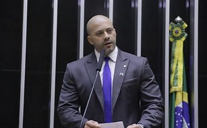 Moraes cobra explicações de Daniel Silveira sobre descumprimento de ordem judicial