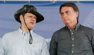 Tarcísio visita Bolsonaro em meio a pressões do centrão e incertezas para 2026