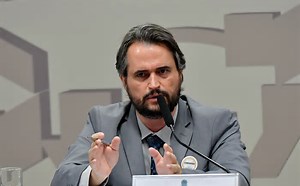 Ex-chefe da PF em Minas é preso em operação contra mineração ilegal