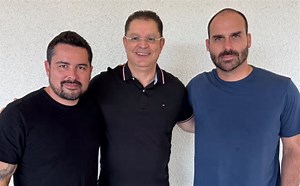 União pelo PL: Sóstenes e Eduardo se encontram nos EUA