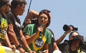 Michelle Bolsonaro admite possibilidade de concorrer em 2026