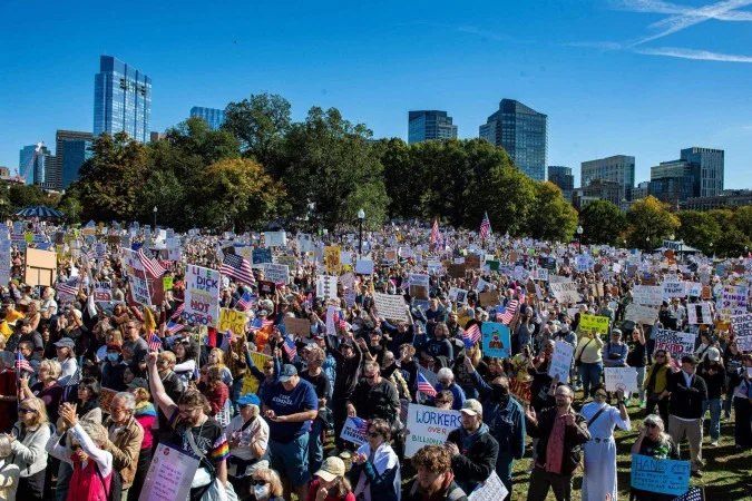 “Sem reis”: protestos contra Trump tomam ruas nos EUA e ganham eco na Europa