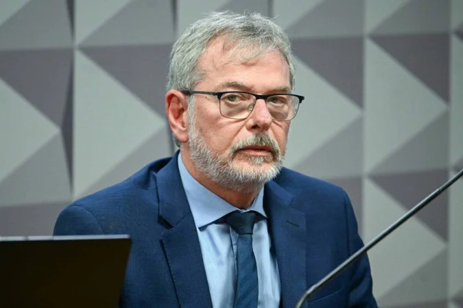 Ex-diretor do INSS depõe na CPMI sobre suspeita de desvio milionário