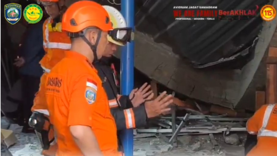 Tragédia em Java: escola desaba na Indonésia e transforma orações em desespero