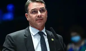 Flávio Bolsonaro presta homenagem a Olavo de Carvalho nos EUA