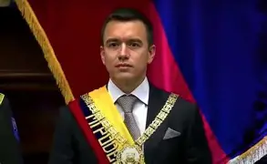 🚨 Carro do presidente do Equador é atacado por multidão: governo fala em tentativa de assassinato