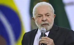 À beira dos 80, Lula admite crise da esquerda e busca reaproximação com o povo
