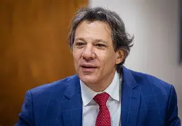 Haddad vibra com parada da Refit no RJ