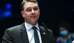 Bolsonaro não dará entrevistas mesmo com aval de Moraes, afirma Flávio