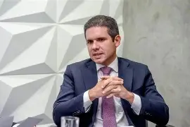 União improvável: Hugo Motta elogia Lula e Moro por nova lei contra o crime organizado