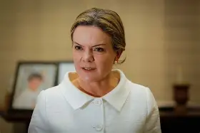 Gleisi denuncia tentativa de direita de colocar Brasil sob mira de Trump