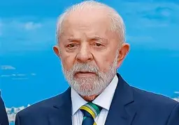 Lula completa 80 anos e é surpreendido com “Happy Birthday” cantado por jornalistas estrangeiros