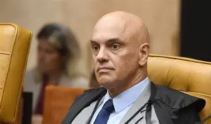 Moraes pressiona Dino a marcar julgamento do “núcleo 3” do golpe
