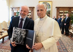 Lula se encontra com o Papa às vésperas das eleições e cria clima de polêmica