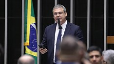 “Ataque estrangeiro, soberania ferida”: Lindbergh leva Flávio Bolsonaro ao STF por comentário que cheira a submissão