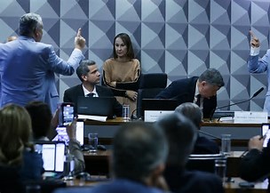 Bate-boca entre ex-presidente do INSS e relator da CPI paralisa sessão