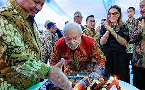 Lula recebe festa antecipada de 80 anos na Indonésia e anuncia intenção de disputar quarto mandato