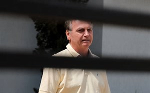 Defesa de Bolsonaro alega desistência de golpe e pede reconsideração do STF